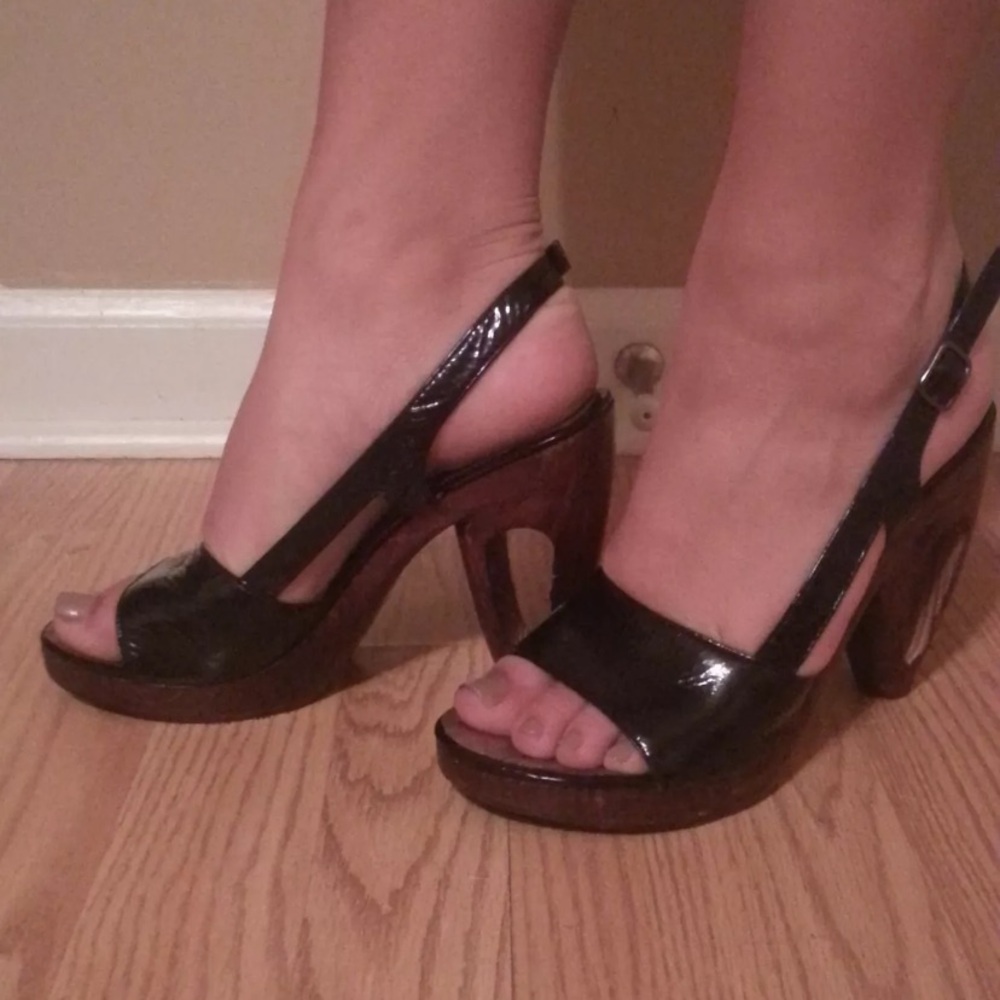 Two Lips “Cookie” Open Toe Heels Size 7 Brown Carved Out Wooden Heel